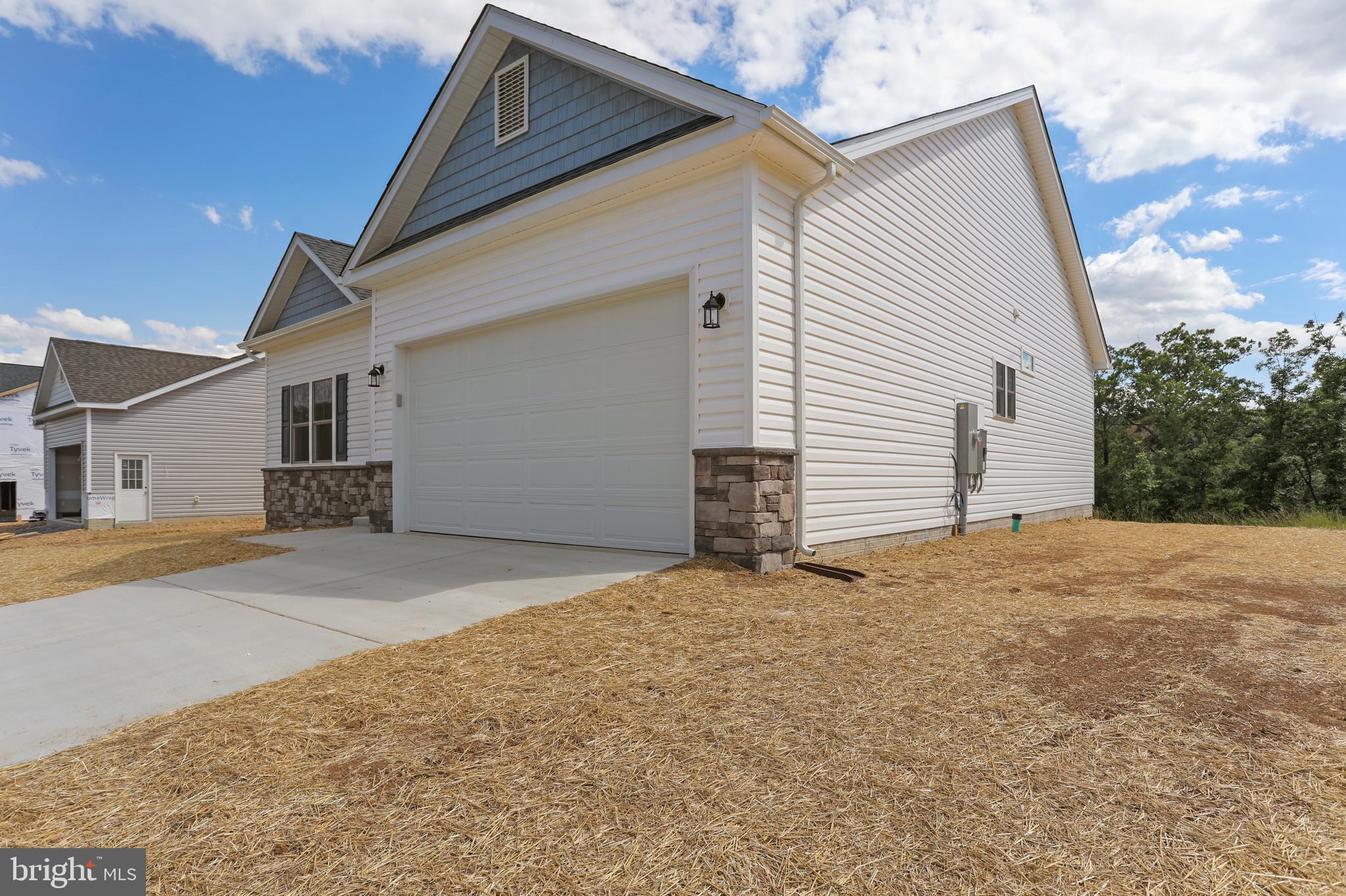 MIDDLE CREEK VISTAS - Residential