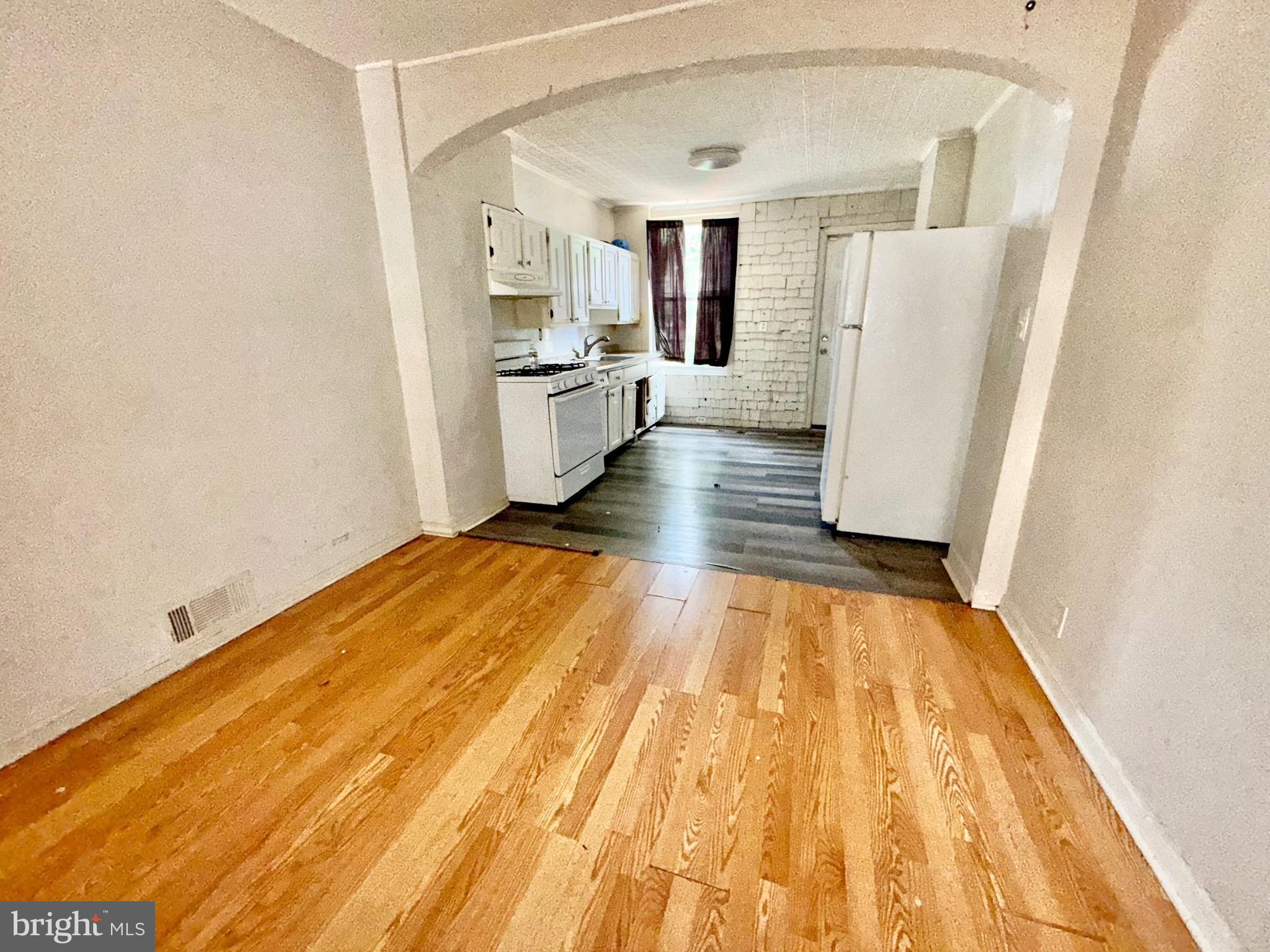 This is a wholesale deal, property will be assigned with clear title and delivered vacant. Buyer pays all closing costs. $5,000 EMD required. DO NOT CONTACT LISTING AGENT SEE PRIVATE REMARKS CONTACT BEN CAPLAN
Great investment opportunity in a hot rental/flip area. House in good shape needs light work to rent. Has newer windows, roof in good shape, gas furnace, separate living and dining room space, rear yard and more