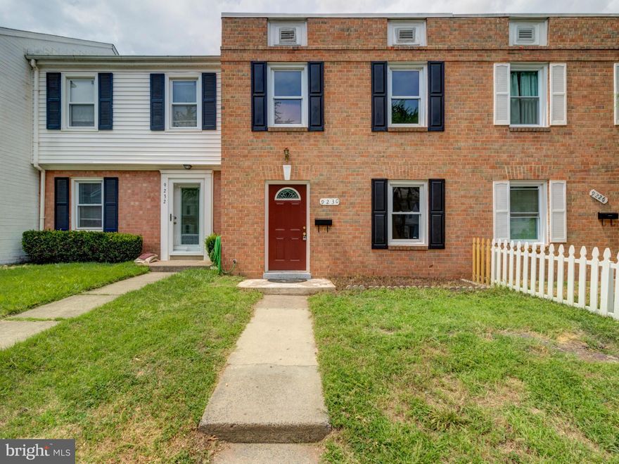 BEST IN COMMUNITY!!! YOU WON'T BE DISAPPOINTED. Great investment opportunity or perfect for first time buyer. Brick Front TH in heart of Manassas W/3 BR 1.5 BA. Freshly painted, New carpet, New dishwasher & New cooktop. Large eat-in kit w/ceramic tile floors & spacious FR. Fenced rear yard that backs to common area & tot lot. 1 mile of Manassas VRE Train station, 1 block to Commuter Bus. warranty