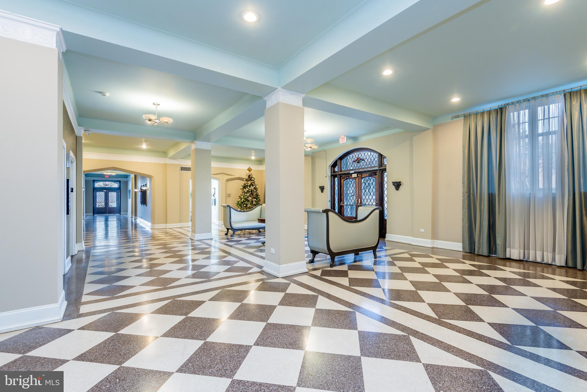 1525 N FRONT STREET 213