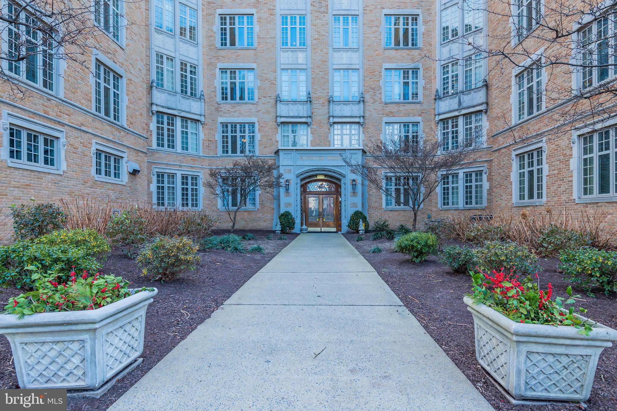 1525 N FRONT STREET 213