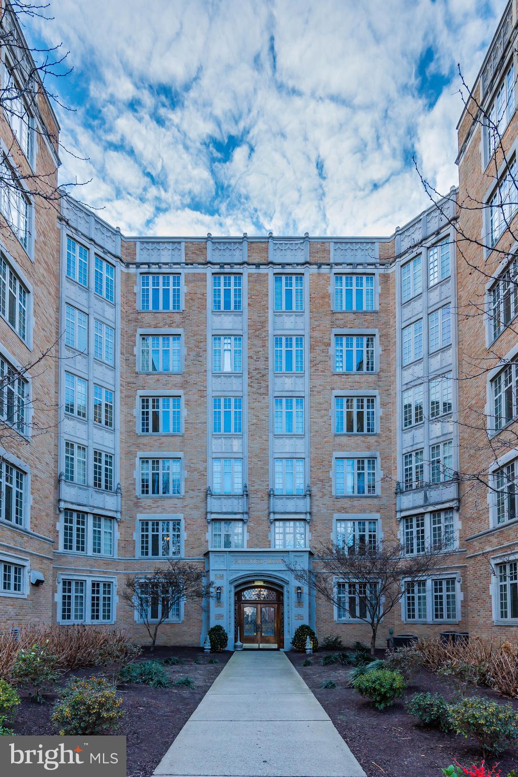 1525 N FRONT STREET 213