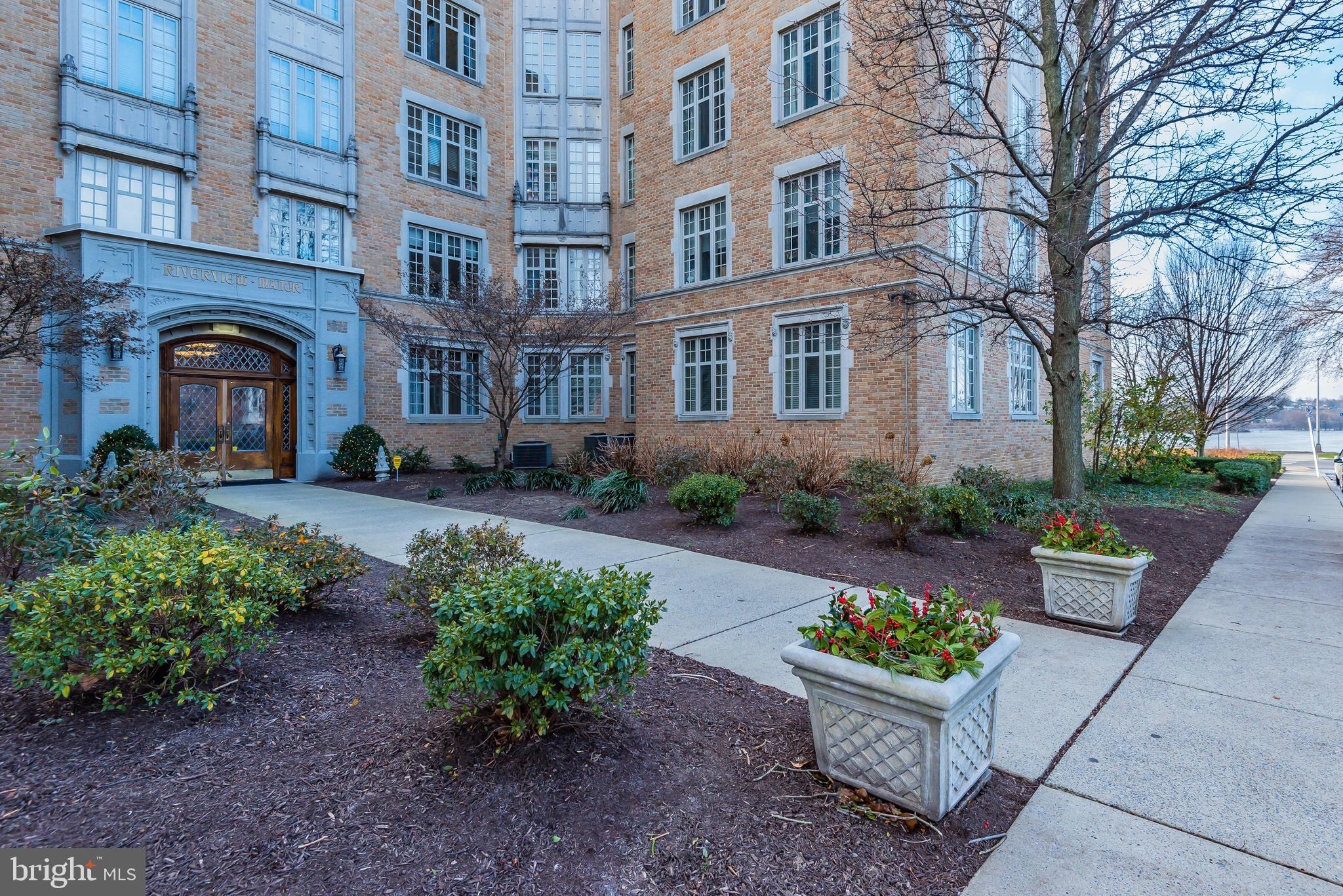 1525 N FRONT STREET 213