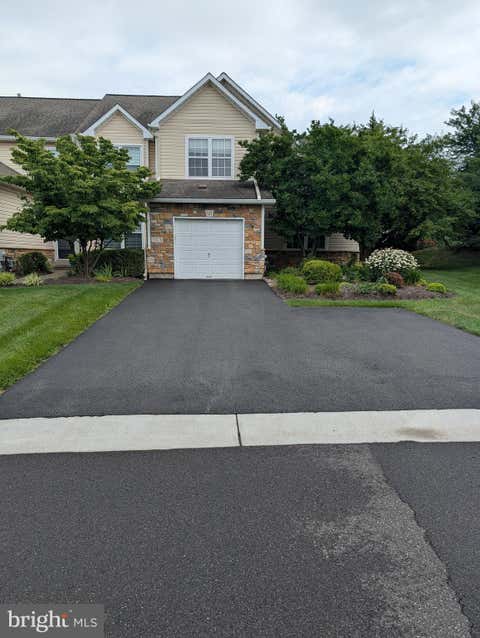 Townhouse For Rent - 123 Shoal Creek Drive<br/> BLUE BELL, PA 19422