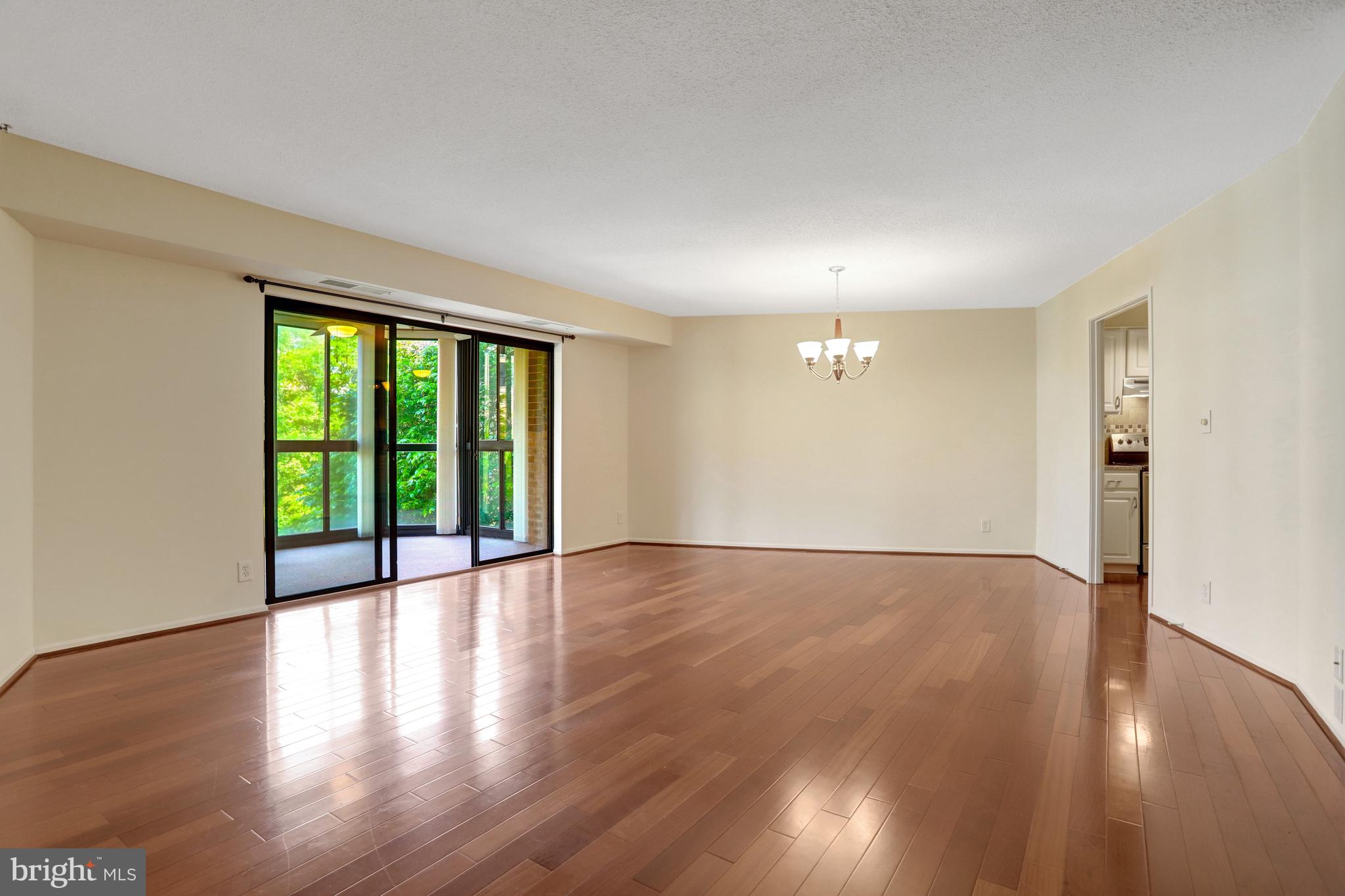 1600 OAK STREET N 732