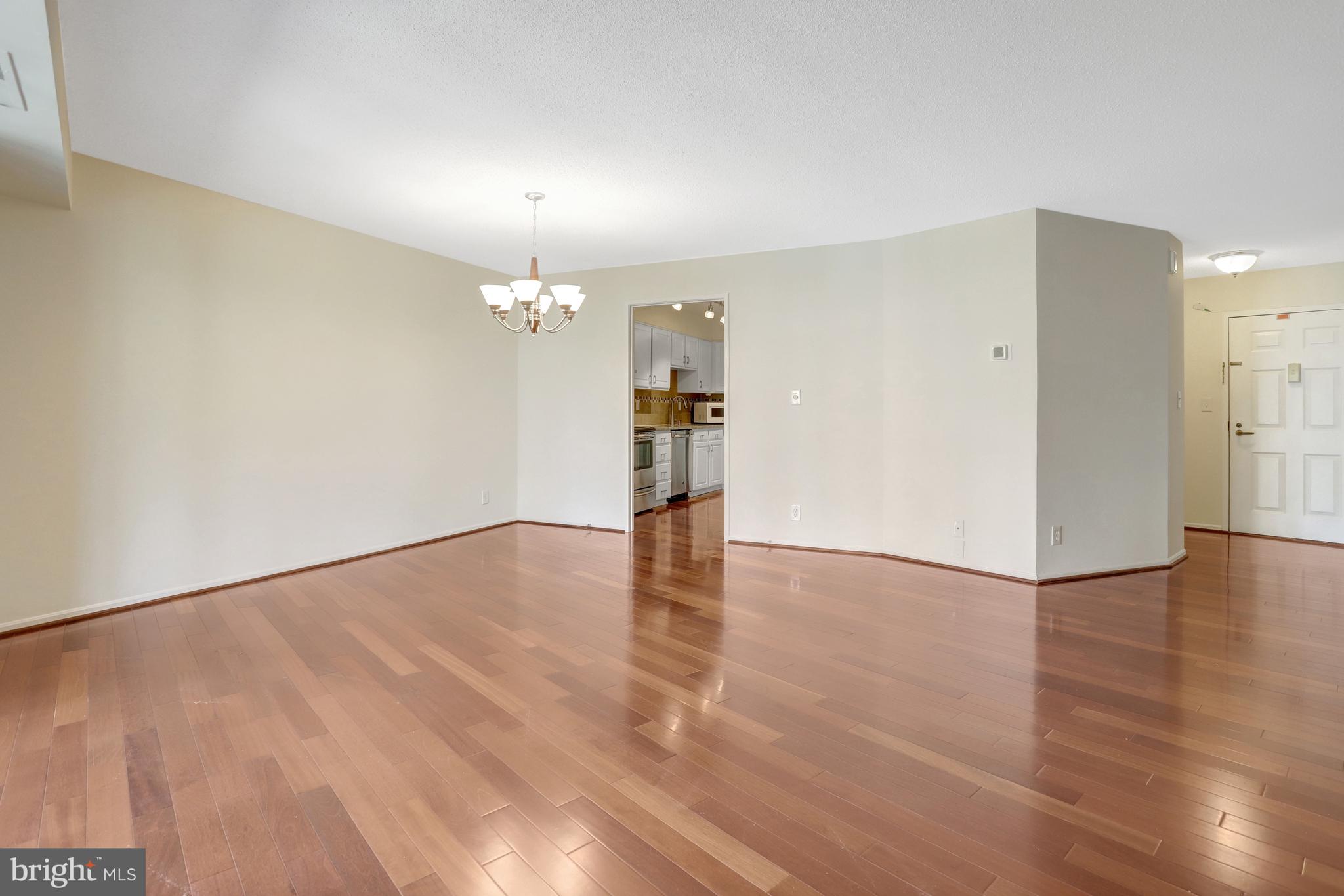 1600 OAK STREET N 732