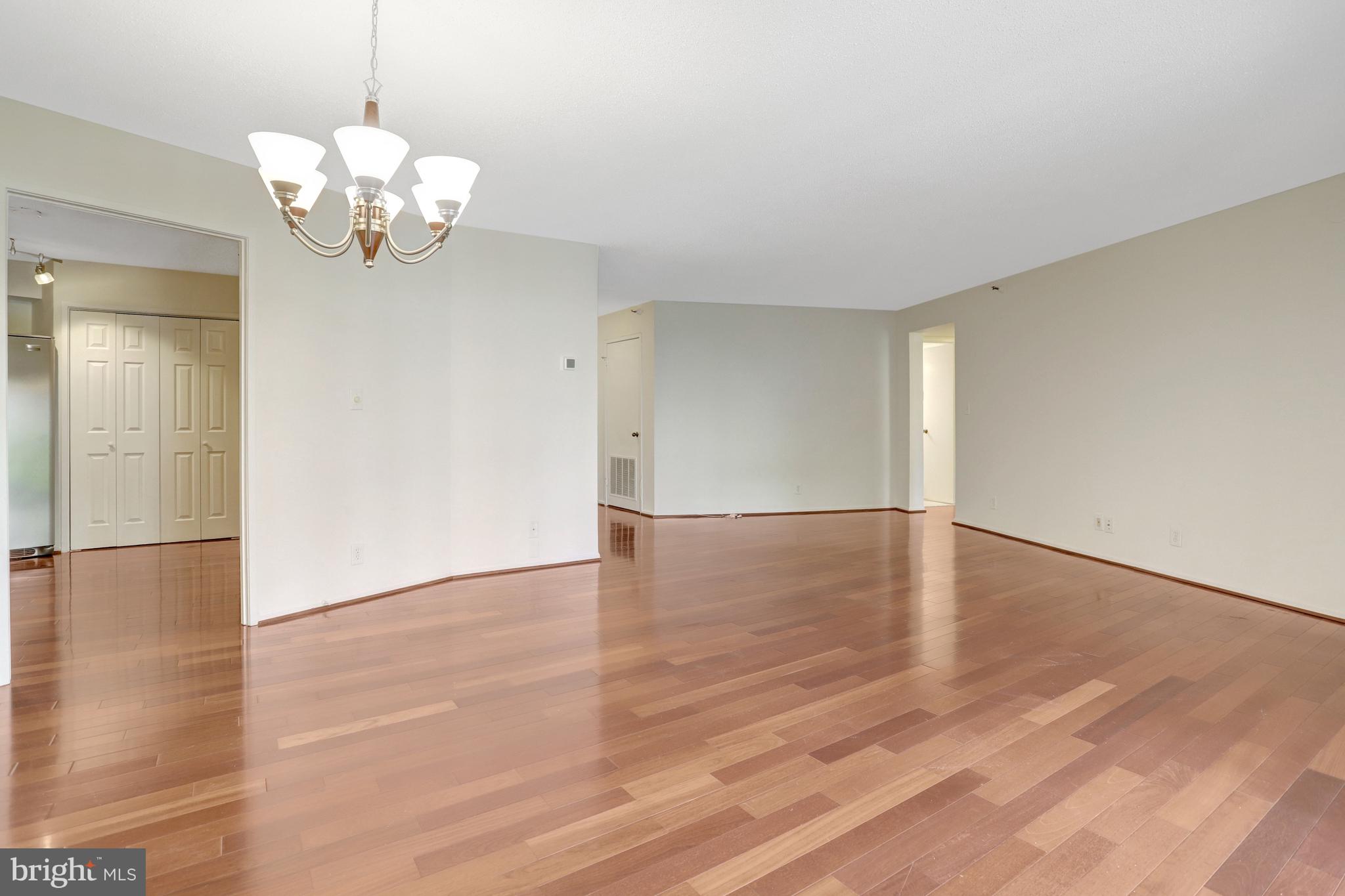 1600 OAK STREET N 732