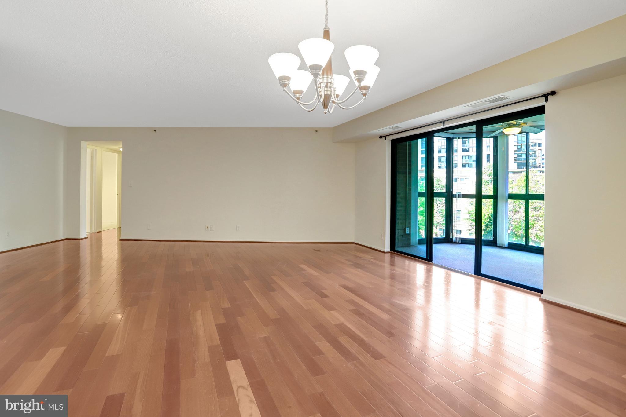 1600 OAK STREET N 732