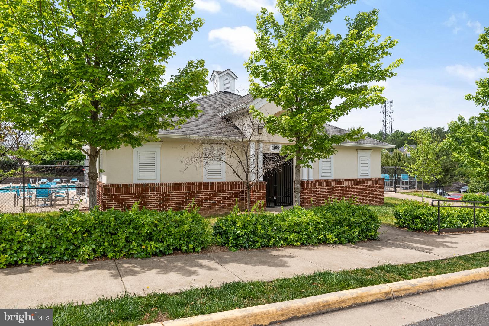 TRIANGLE HIGHLANDS CONDO - Residential