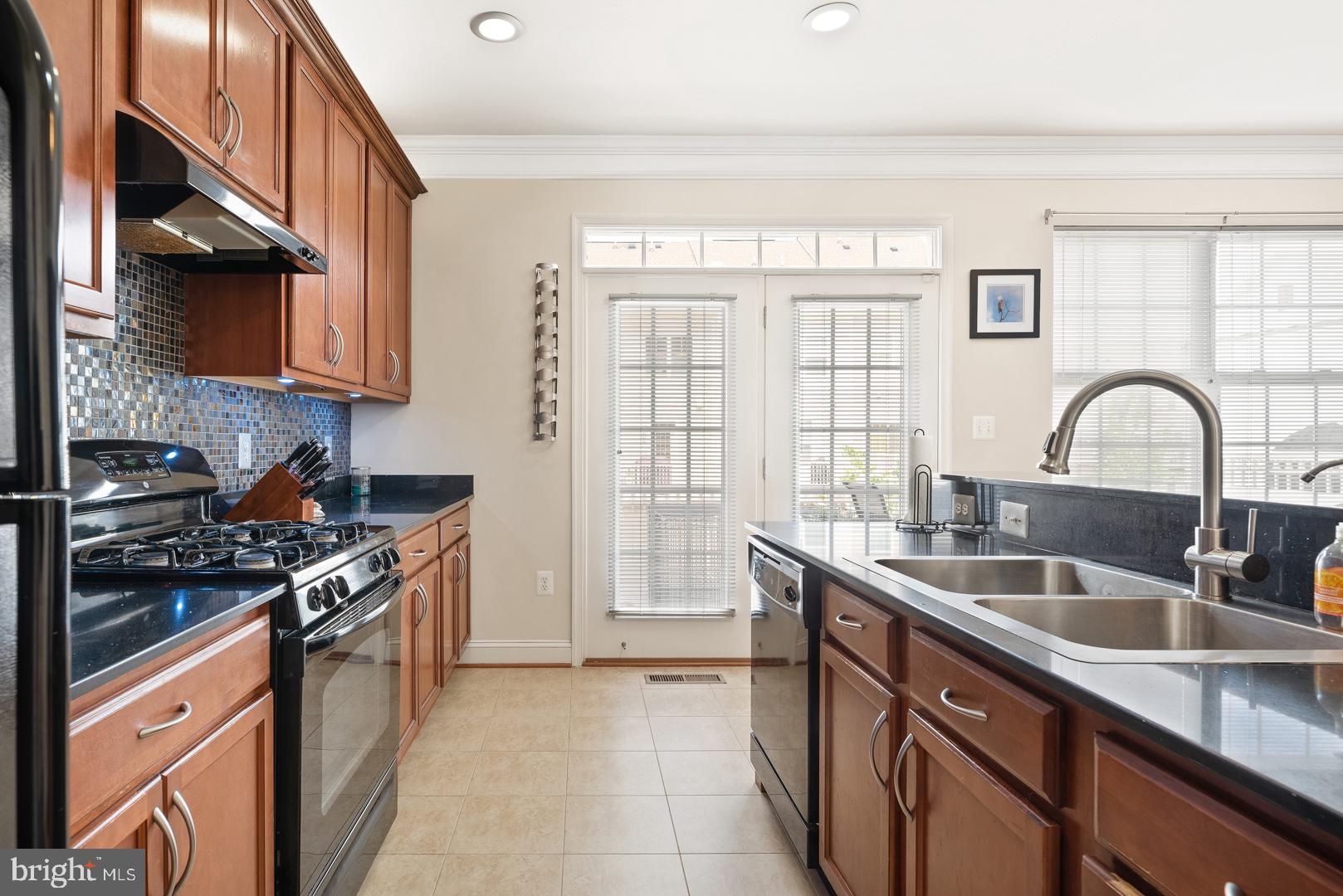 TRIANGLE HIGHLANDS CONDO - Residential