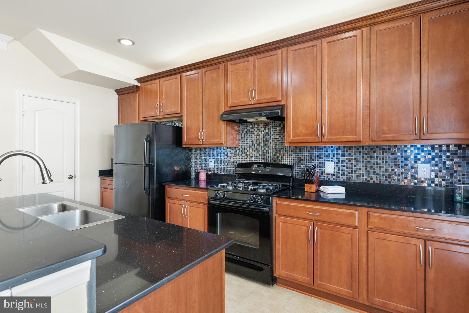 TRIANGLE HIGHLANDS CONDO - Residential