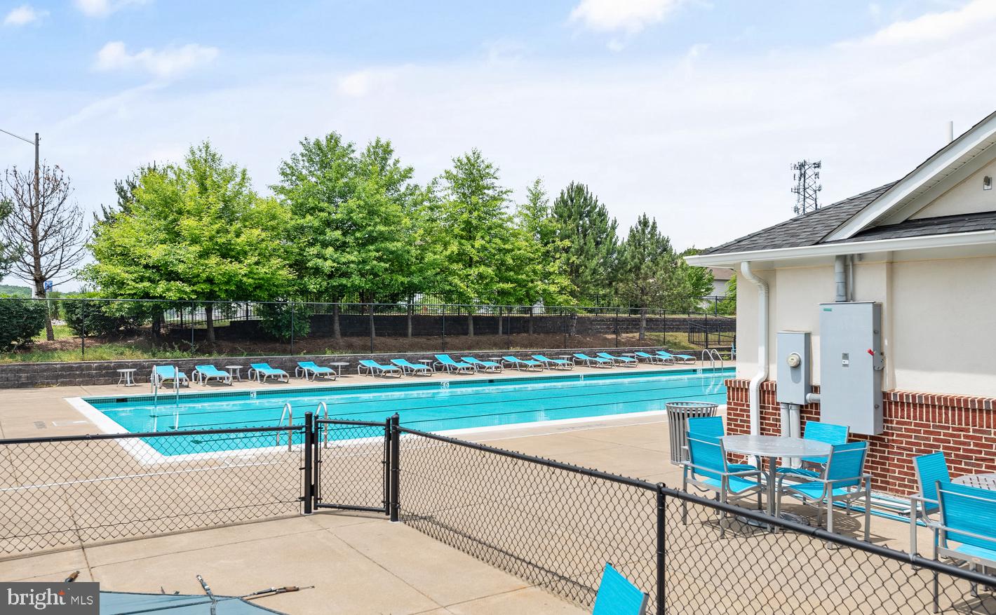 TRIANGLE HIGHLANDS CONDO - Residential