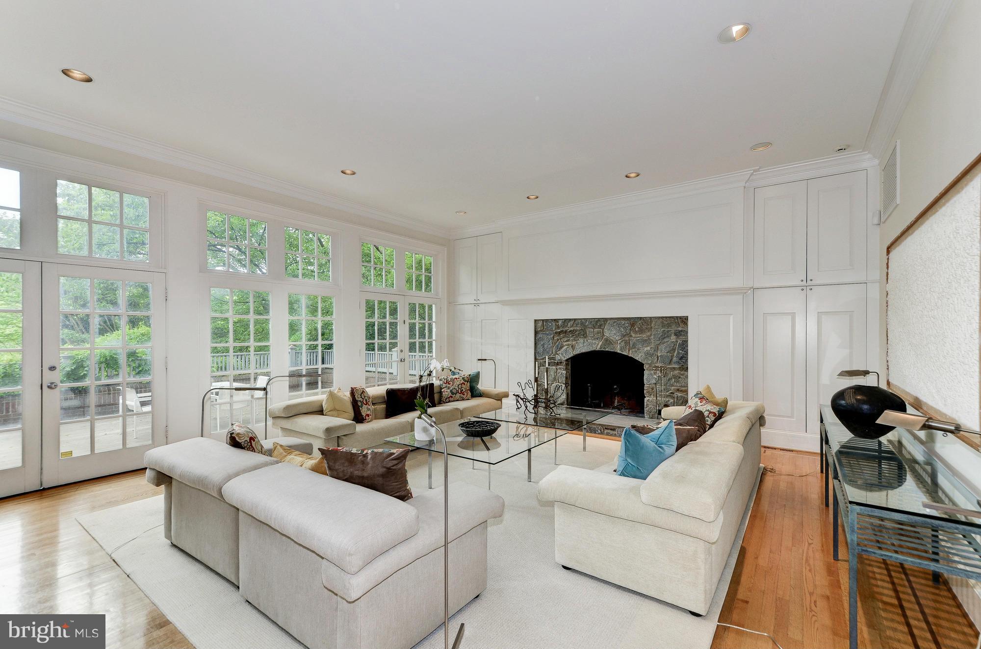 FOREST HILLS - Residential