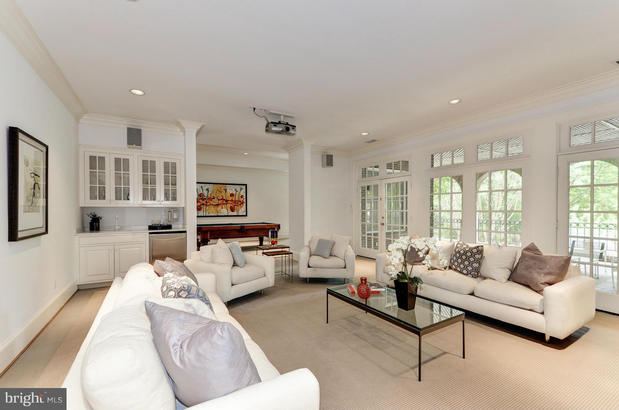 FOREST HILLS - Residential