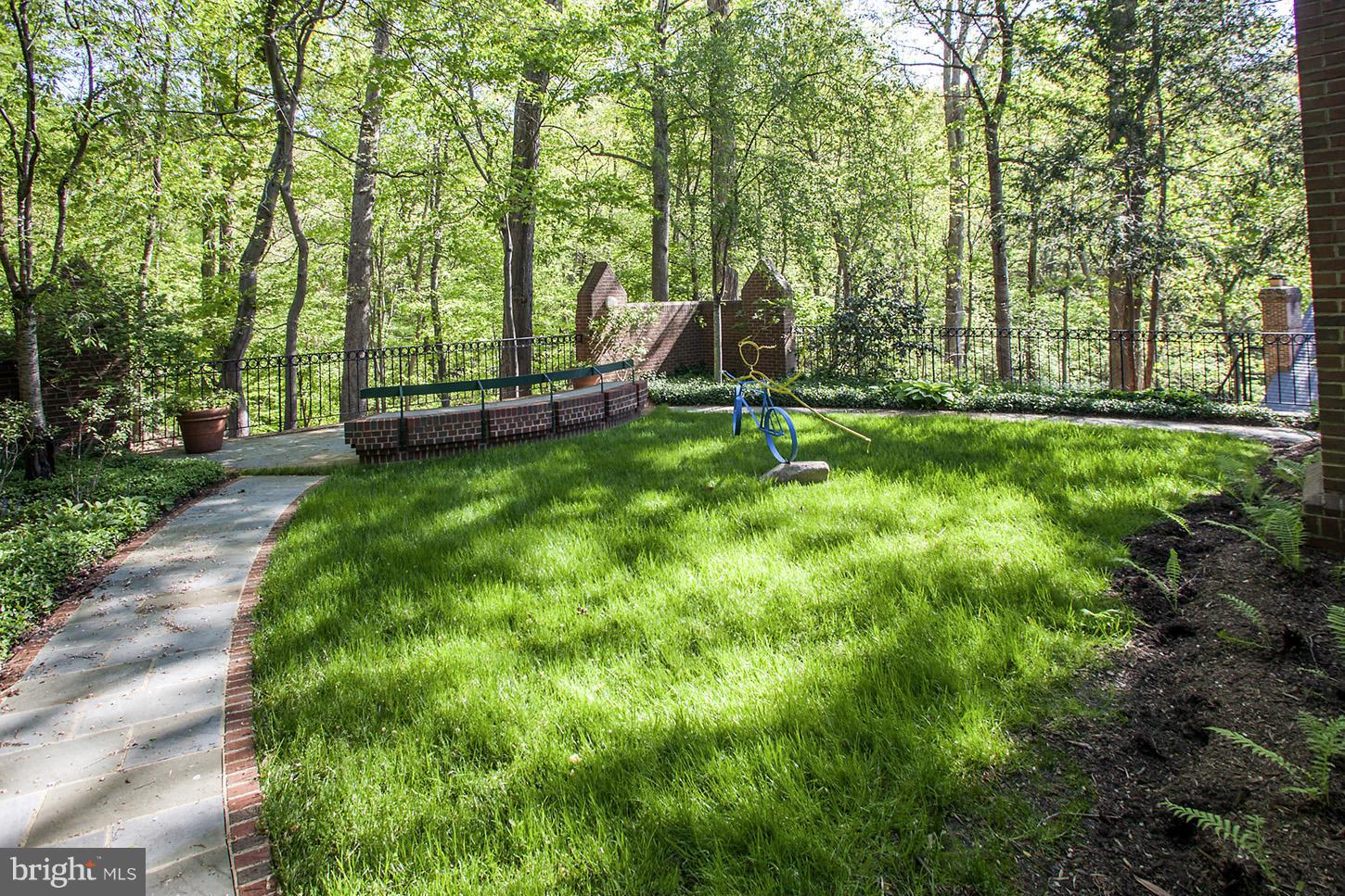 FOREST HILLS - Residential