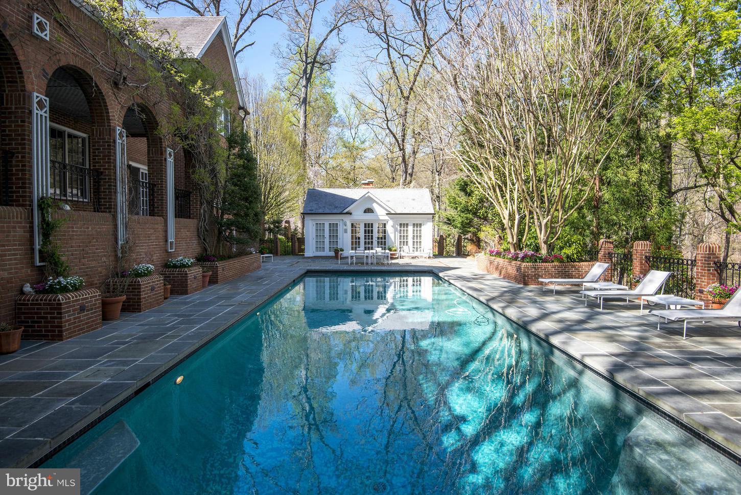 FOREST HILLS - Residential