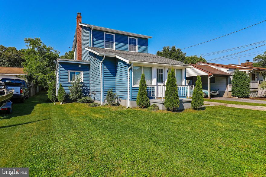 Beautiful home with water views of two rivers in a water-privileged community! Open floor plan on the main level. Two-tone cabinetry in the kitchen with gorgeous quartz countertops & stainless steel appliances. Great lot with a detached oversized two-car garage, fenced yard & large shed with electricity.