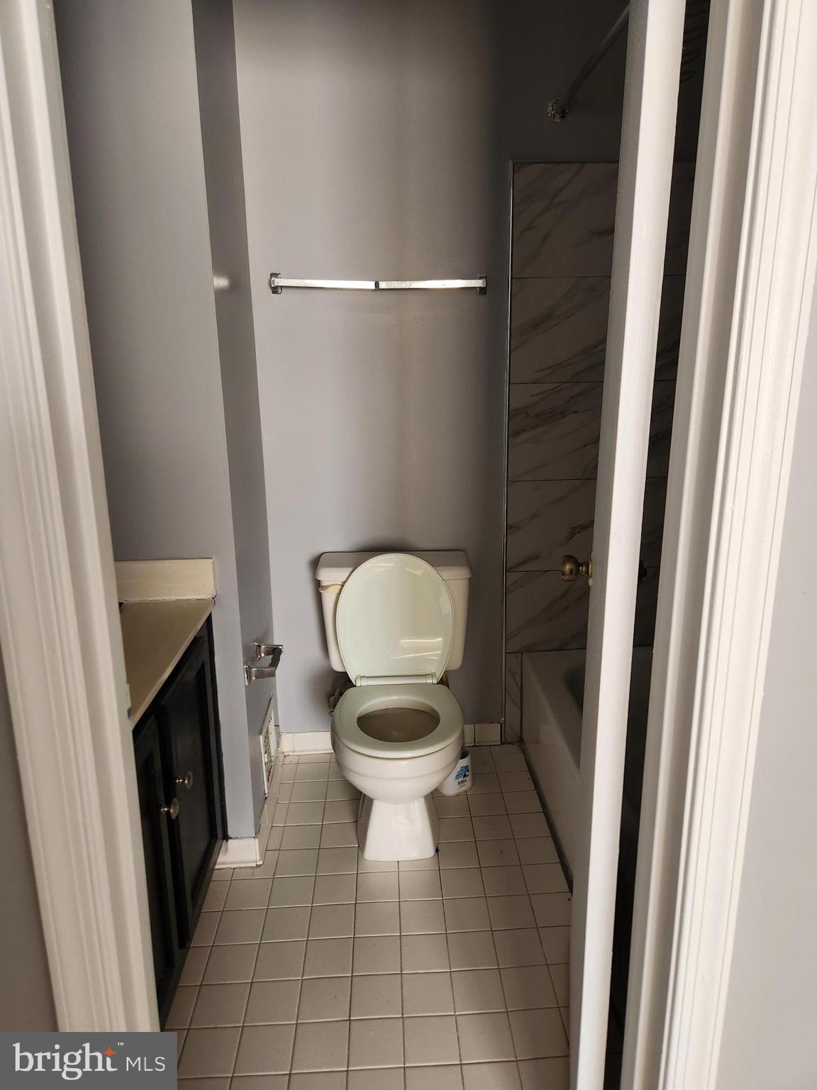 PRINCETON SQUARE - Residential Lease