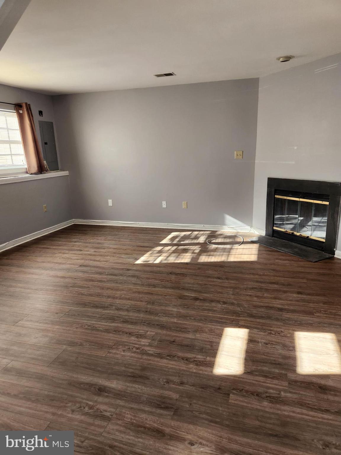 PRINCETON SQUARE - Residential Lease