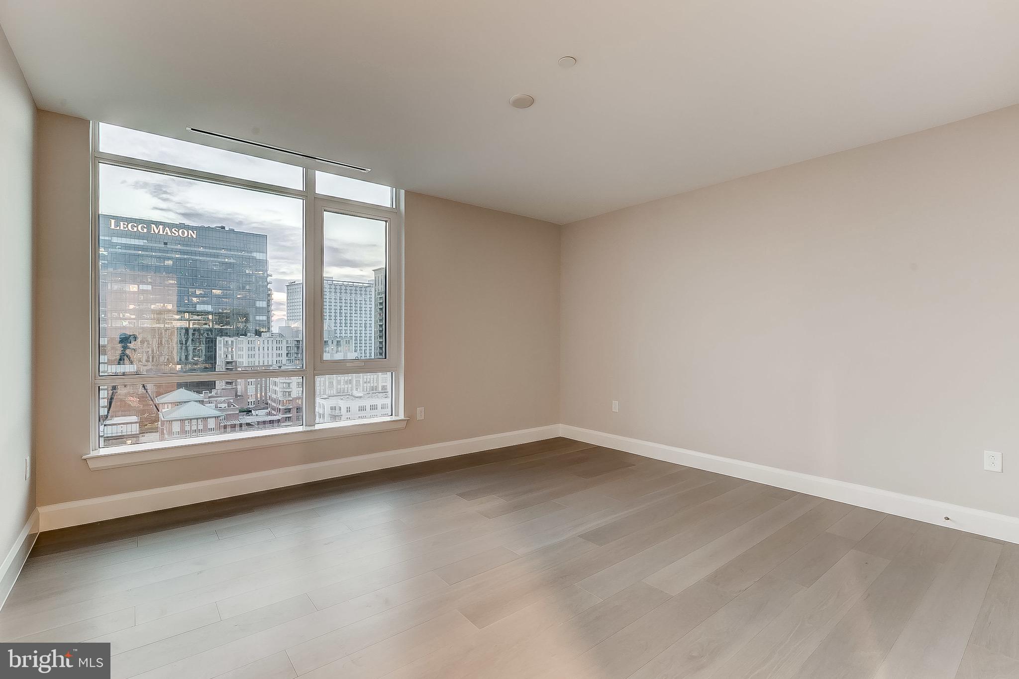 HARBOR EAST - Residential