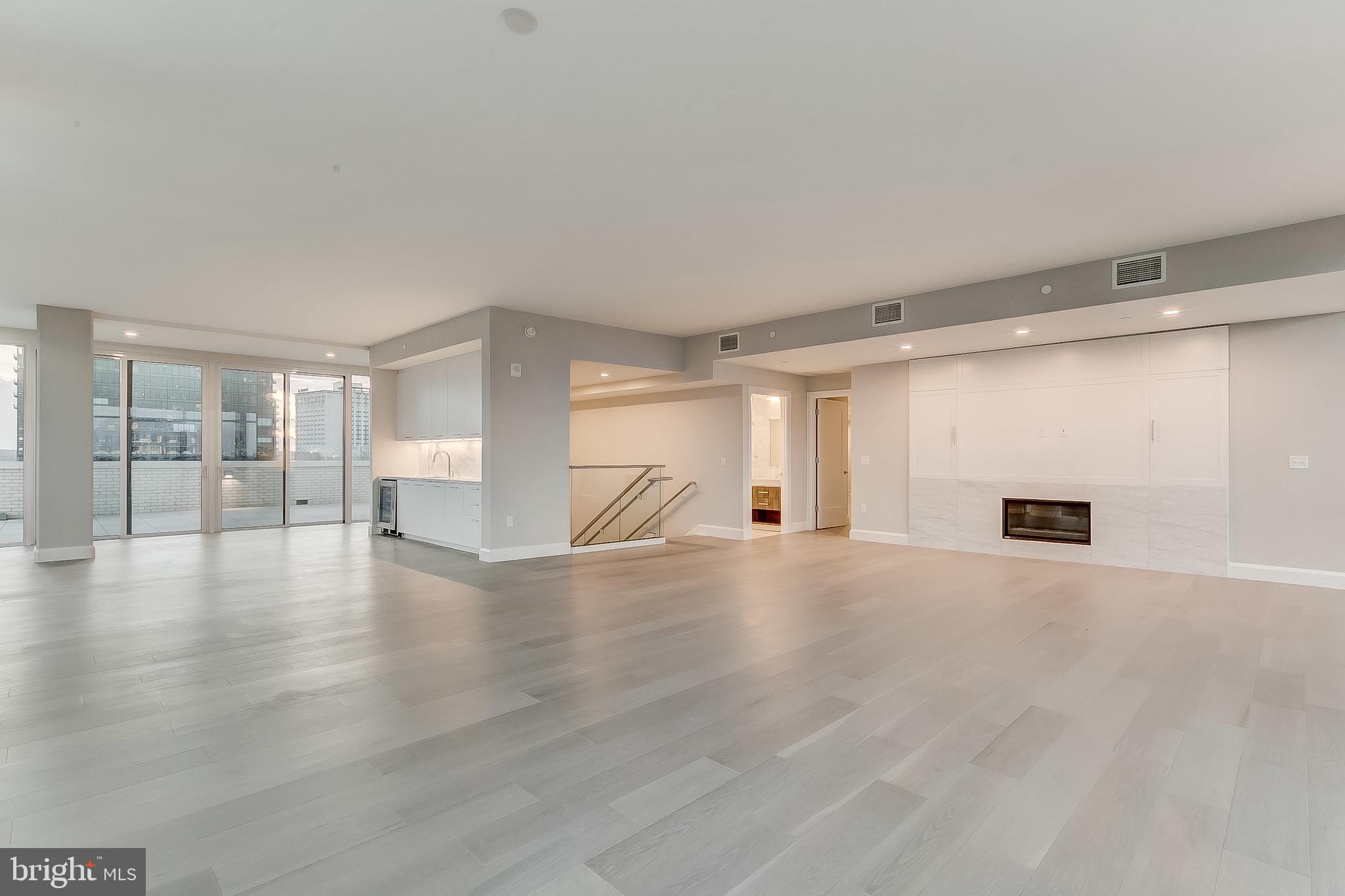 HARBOR EAST - Residential