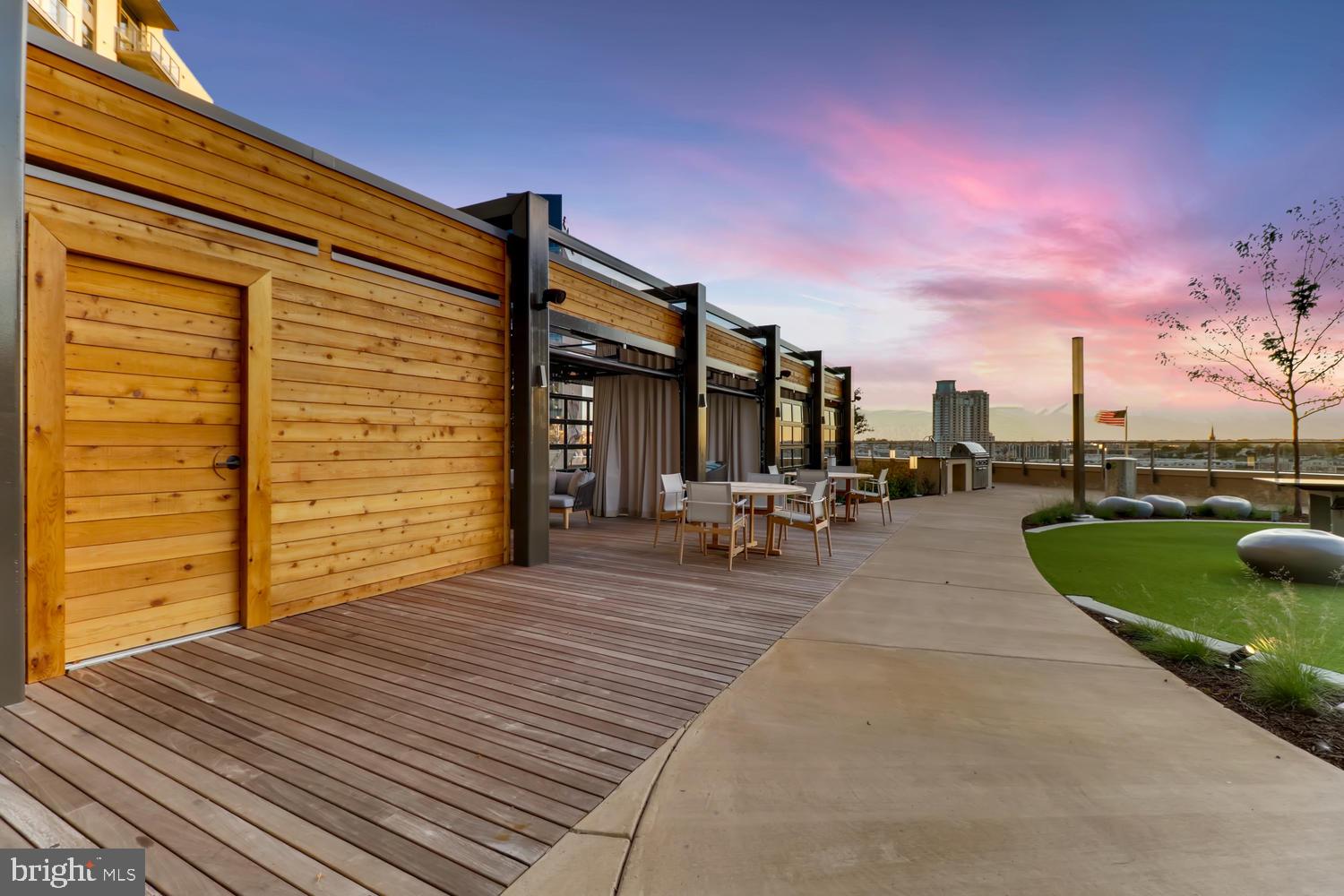 HARBOR EAST - Residential