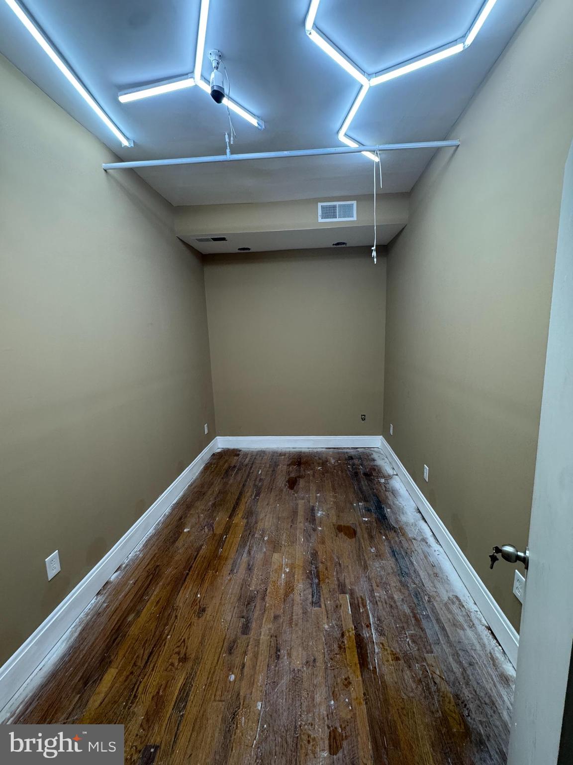 GREENSPRING - Commercial Sale