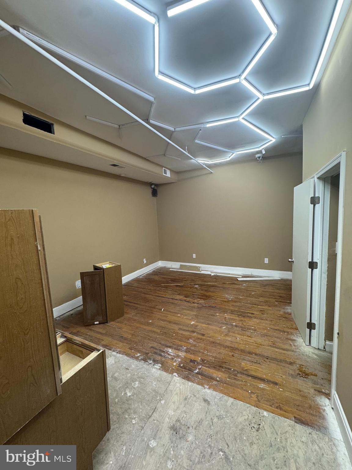 GREENSPRING - Commercial Sale