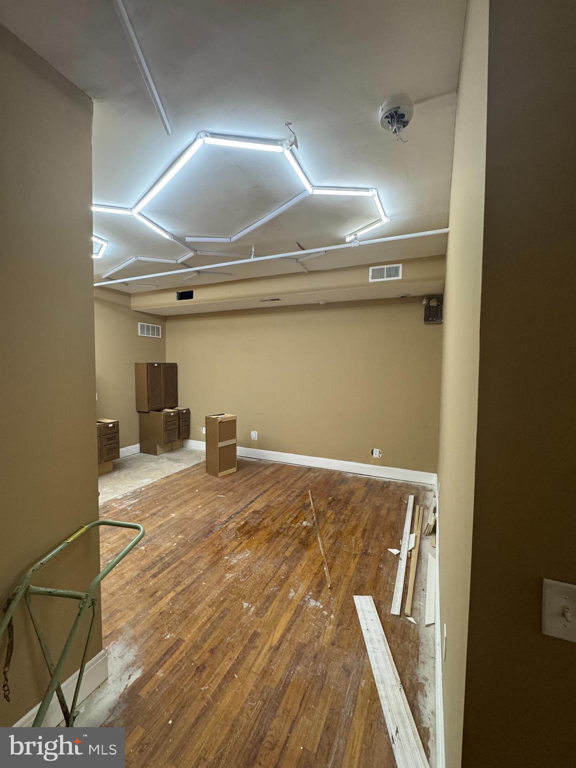 GREENSPRING - Commercial Sale