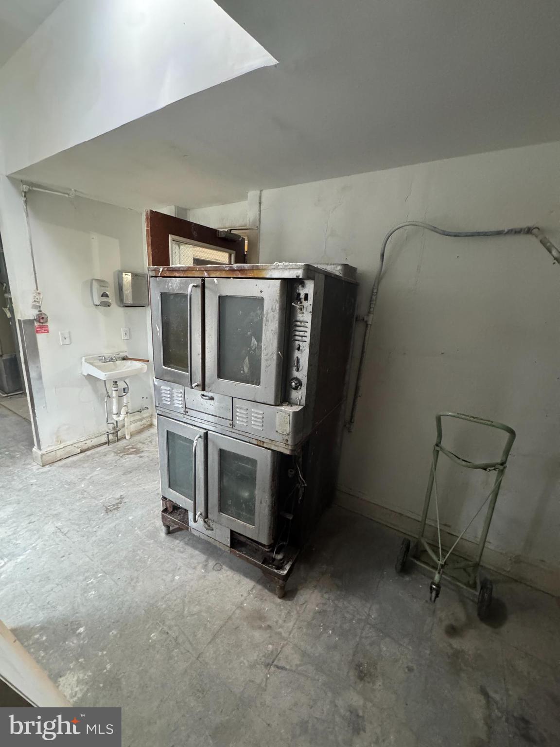 GREENSPRING - Commercial Sale