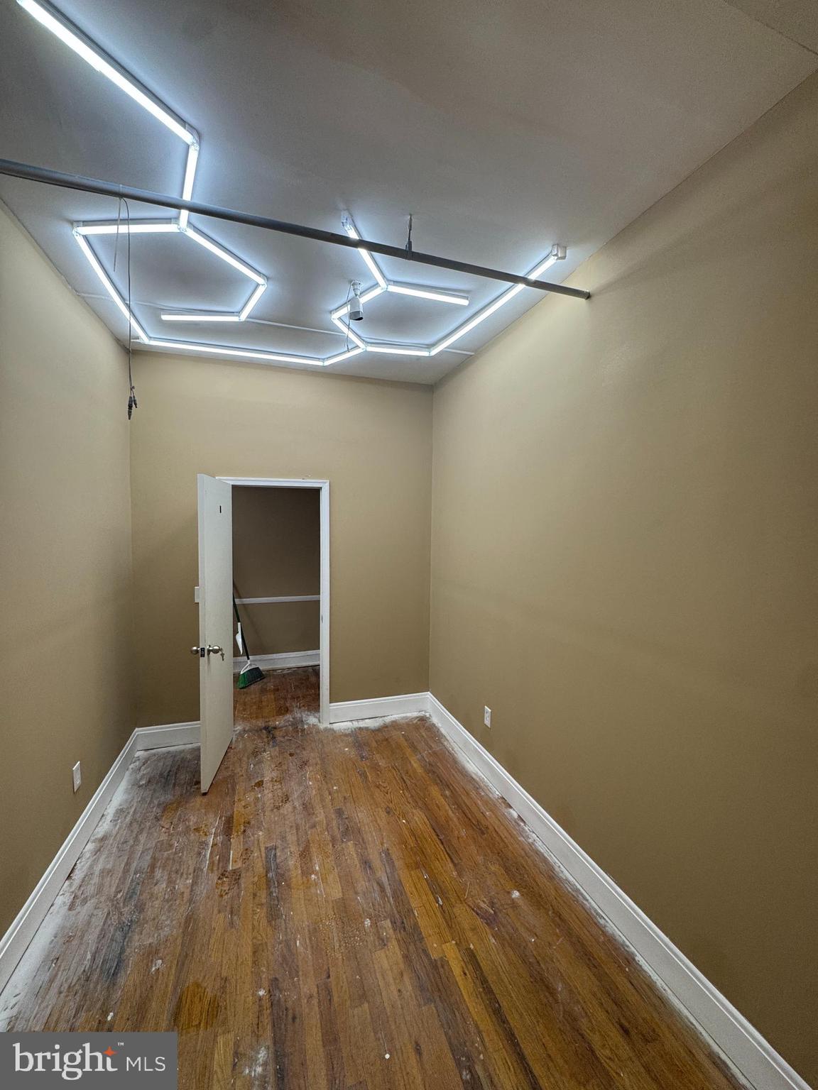 GREENSPRING - Commercial Sale