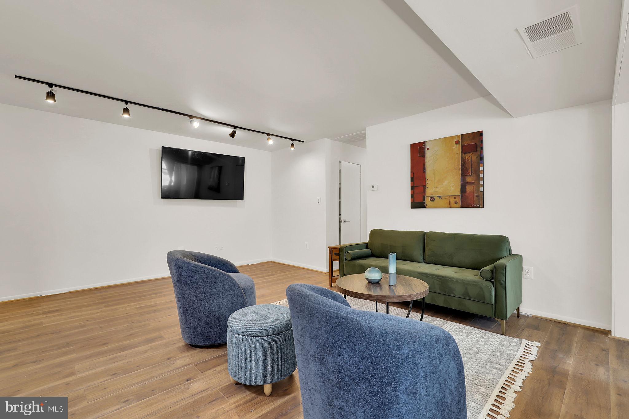 VOM VILLAGE CENTER - Residential