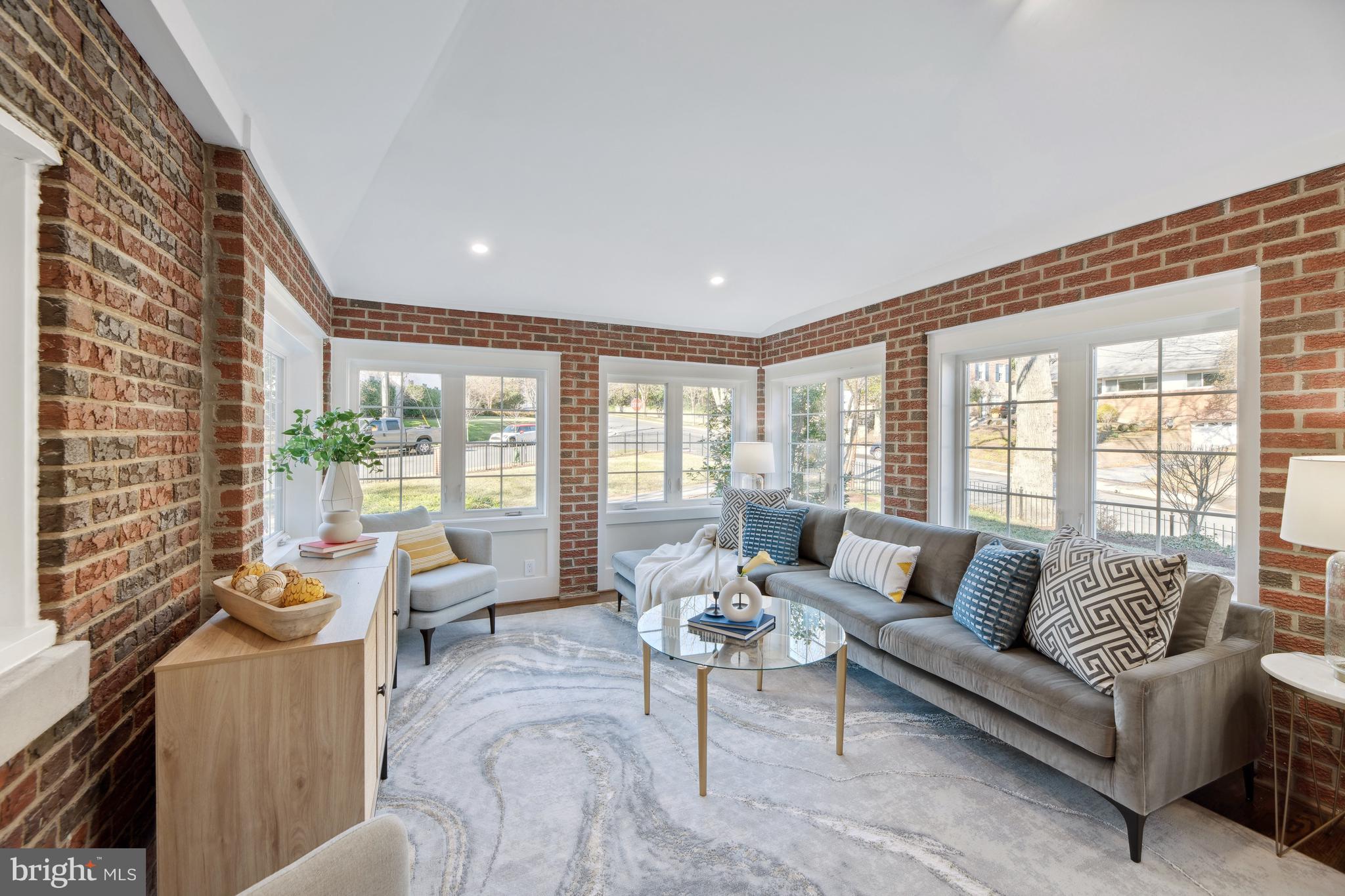 FOREST HILLS - Residential