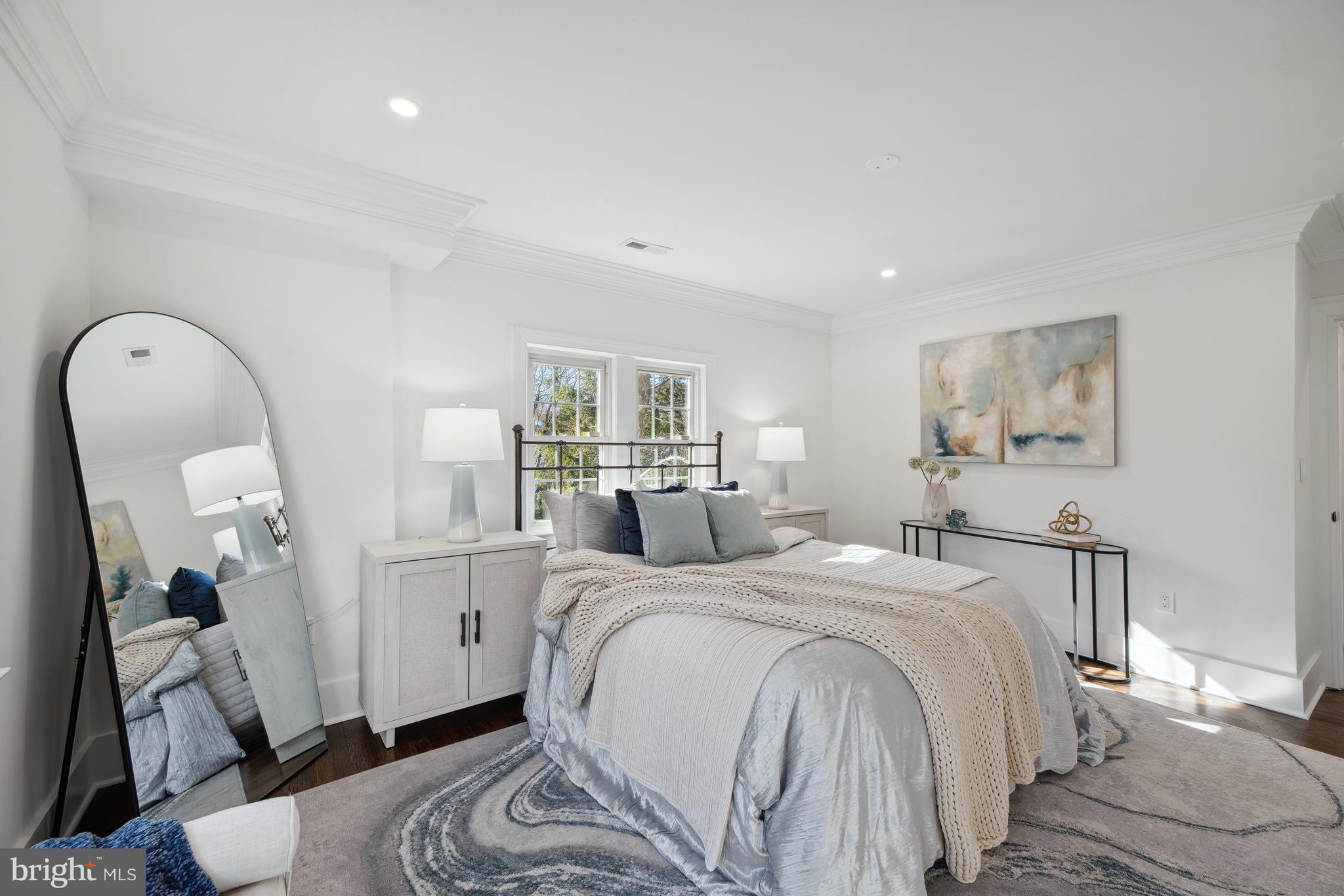 FOREST HILLS - Residential