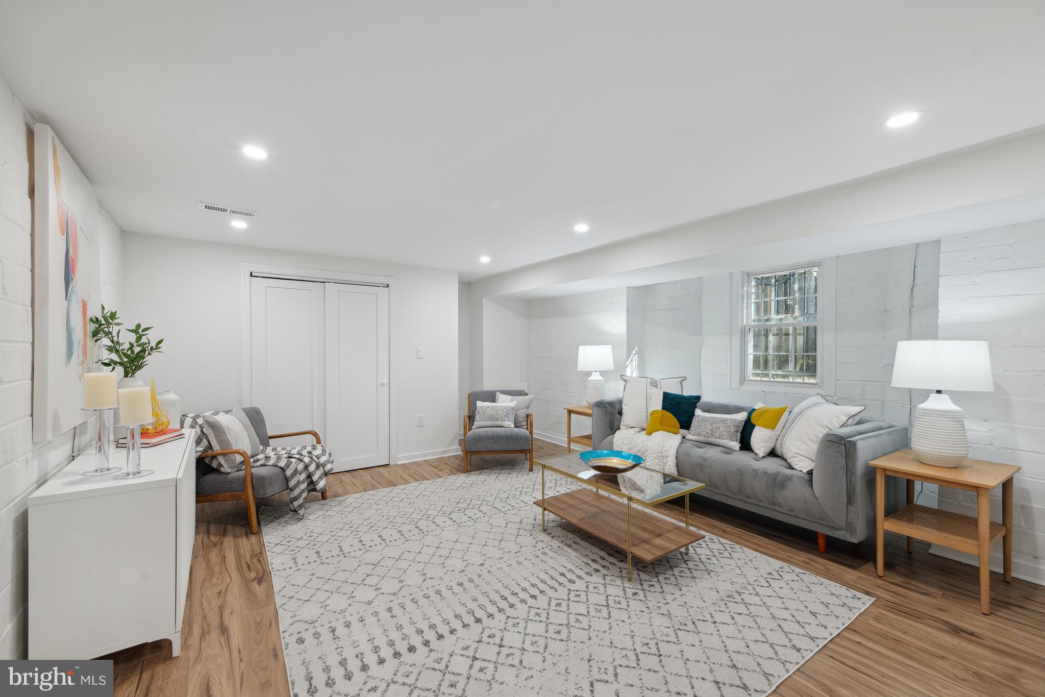 FOREST HILLS - Residential