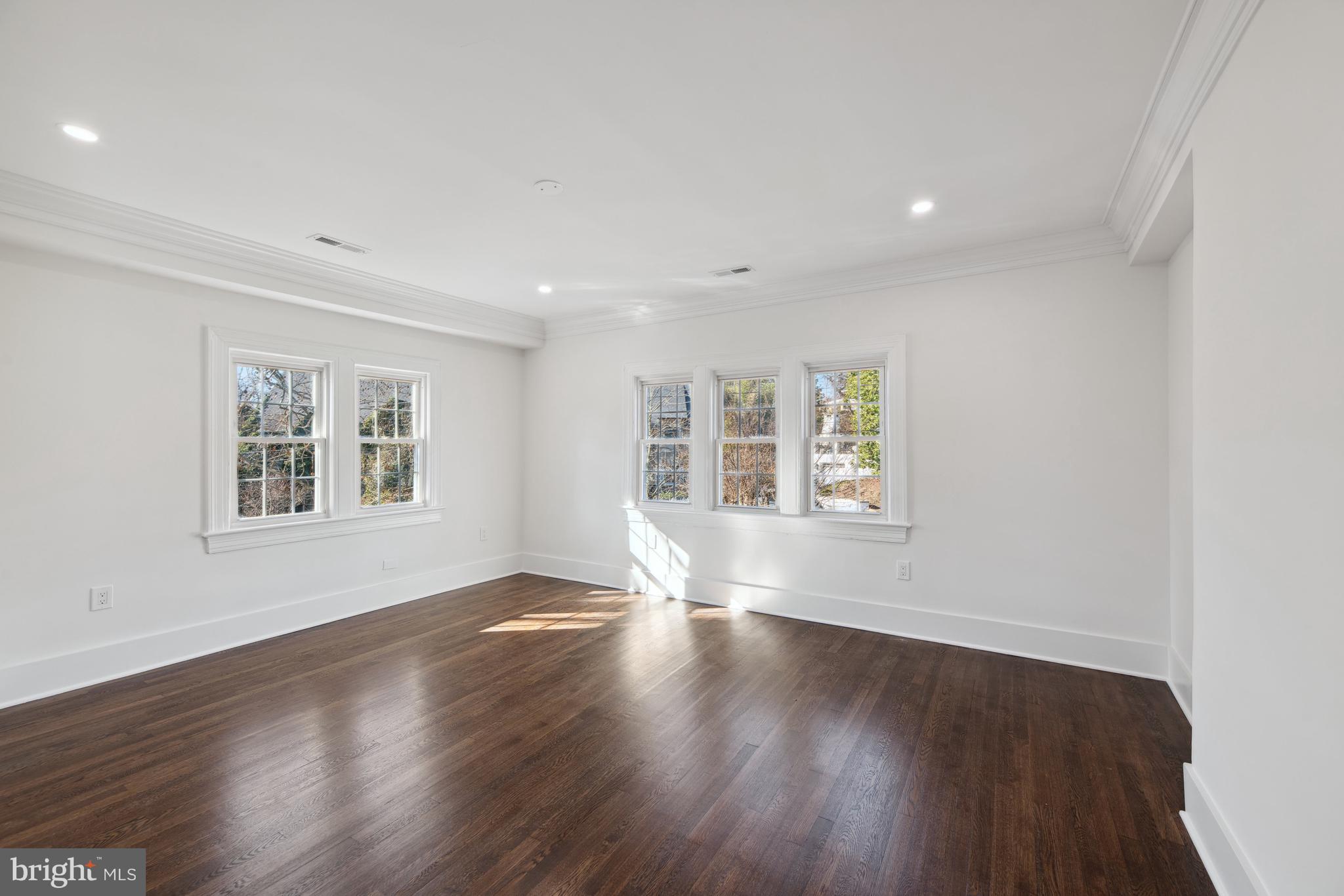 FOREST HILLS - Residential