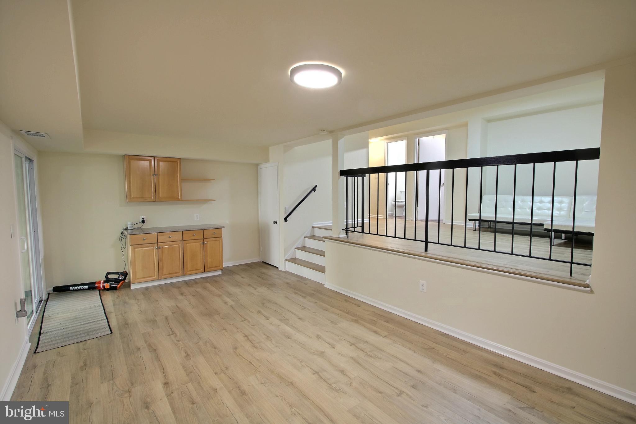 SHADY GROVE VILLAGE - Residential