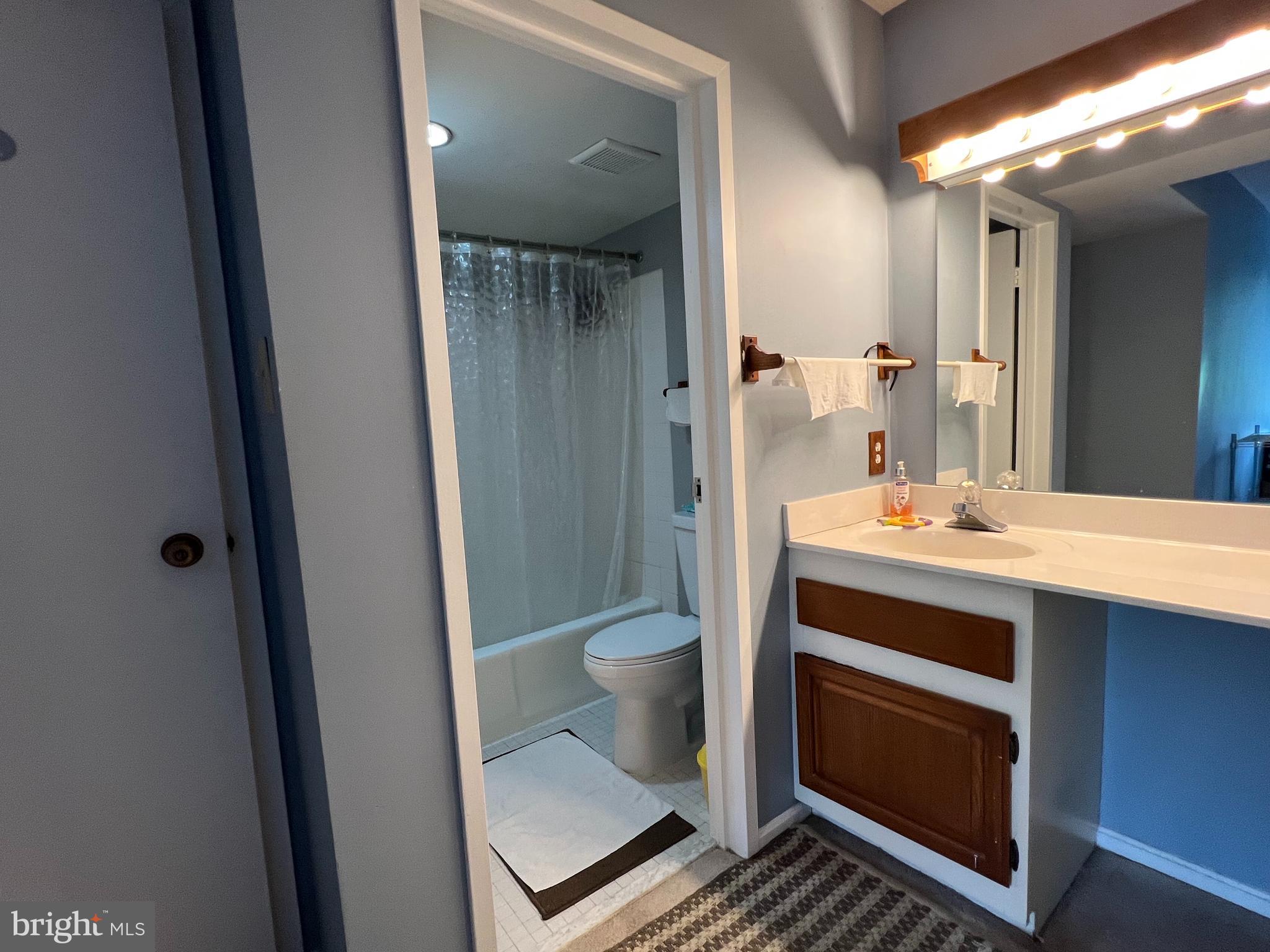 CHELSEA TOWERS - Residential