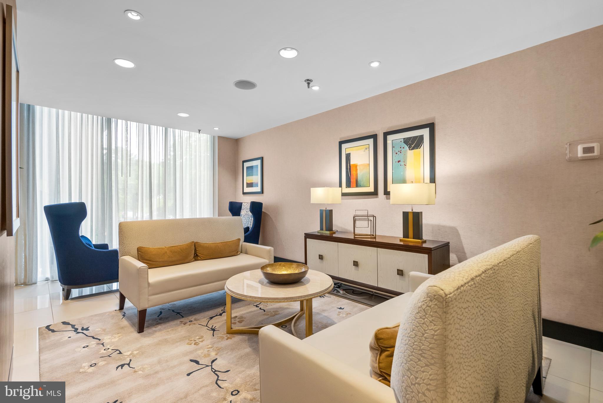 CHELSEA TOWERS - Residential