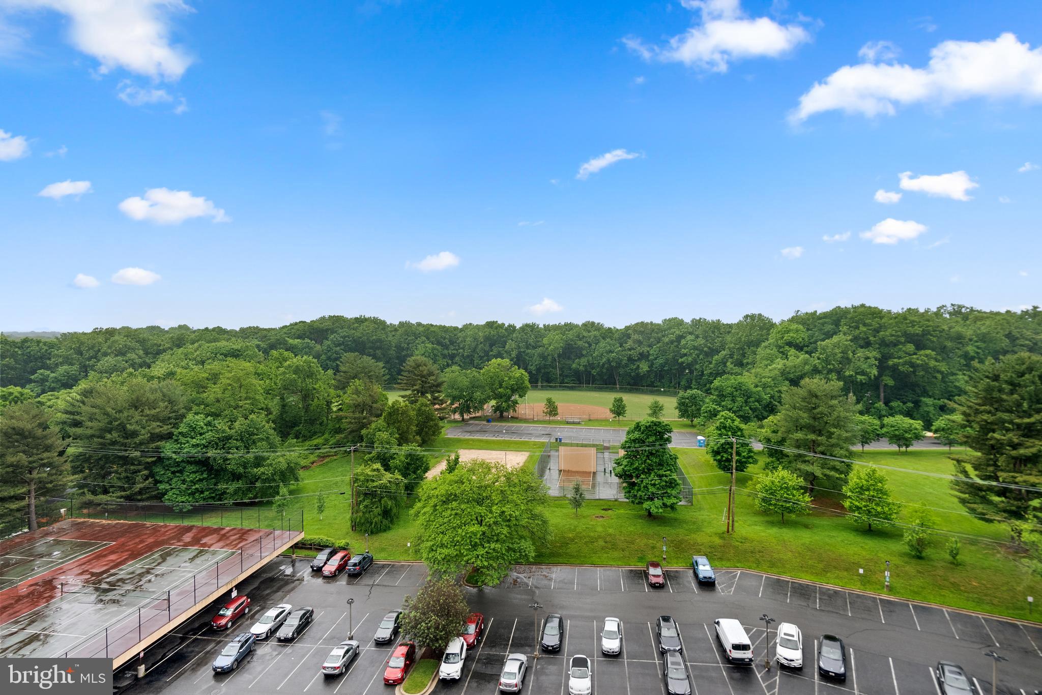 CHELSEA TOWERS - Residential