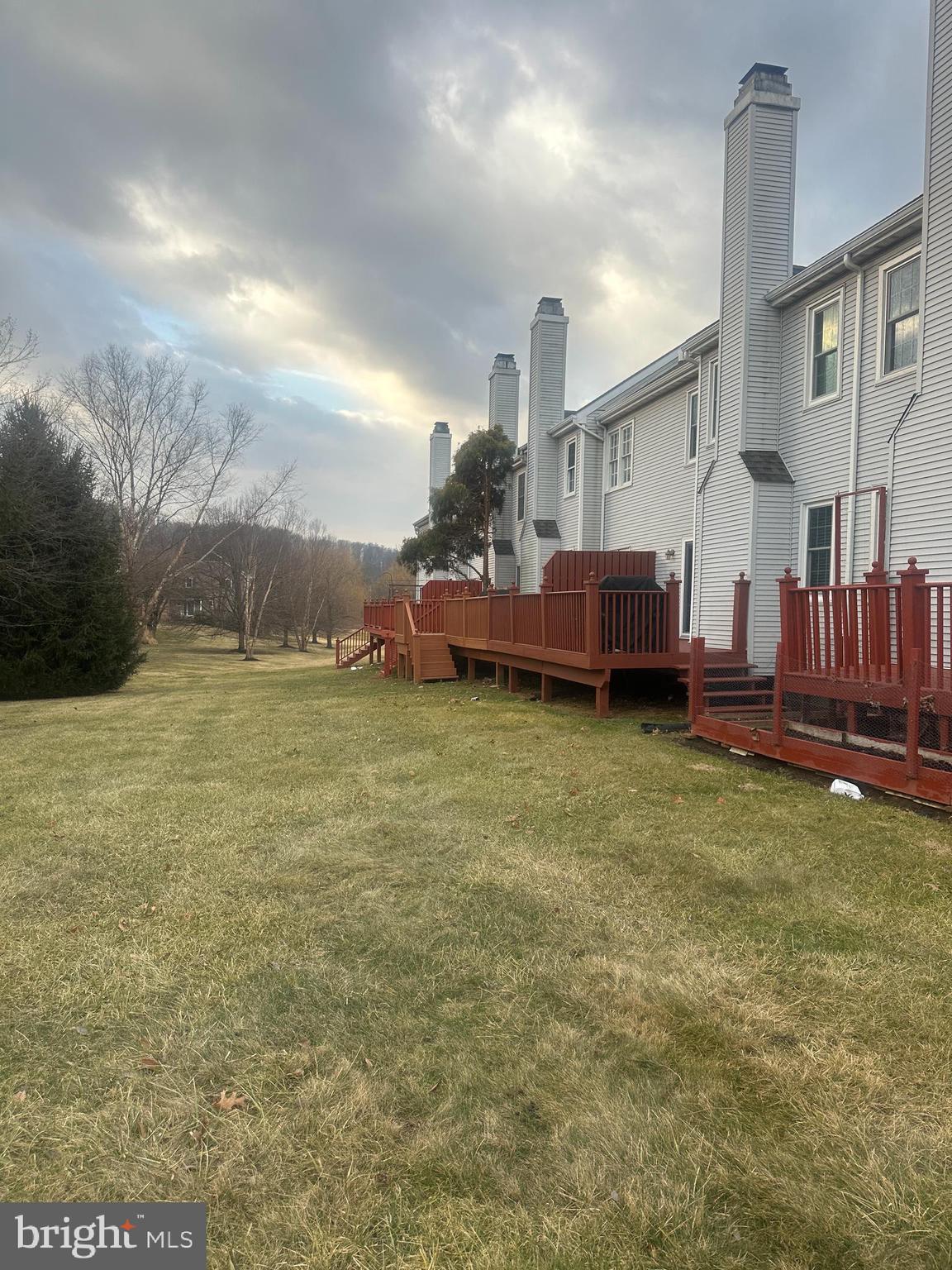 TWIN HILLS - Residential