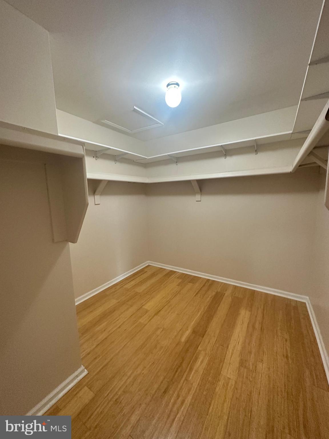 TWIN HILLS - Residential