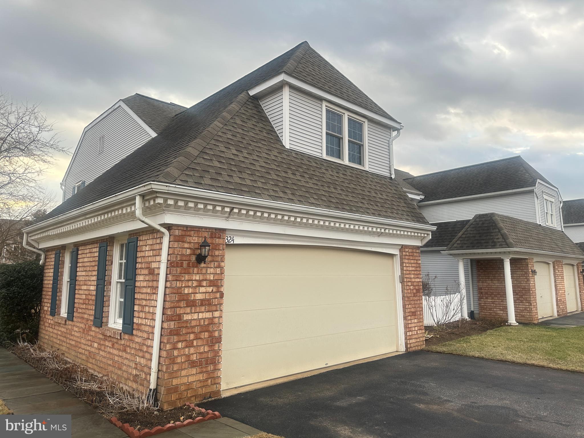 TWIN HILLS - Residential