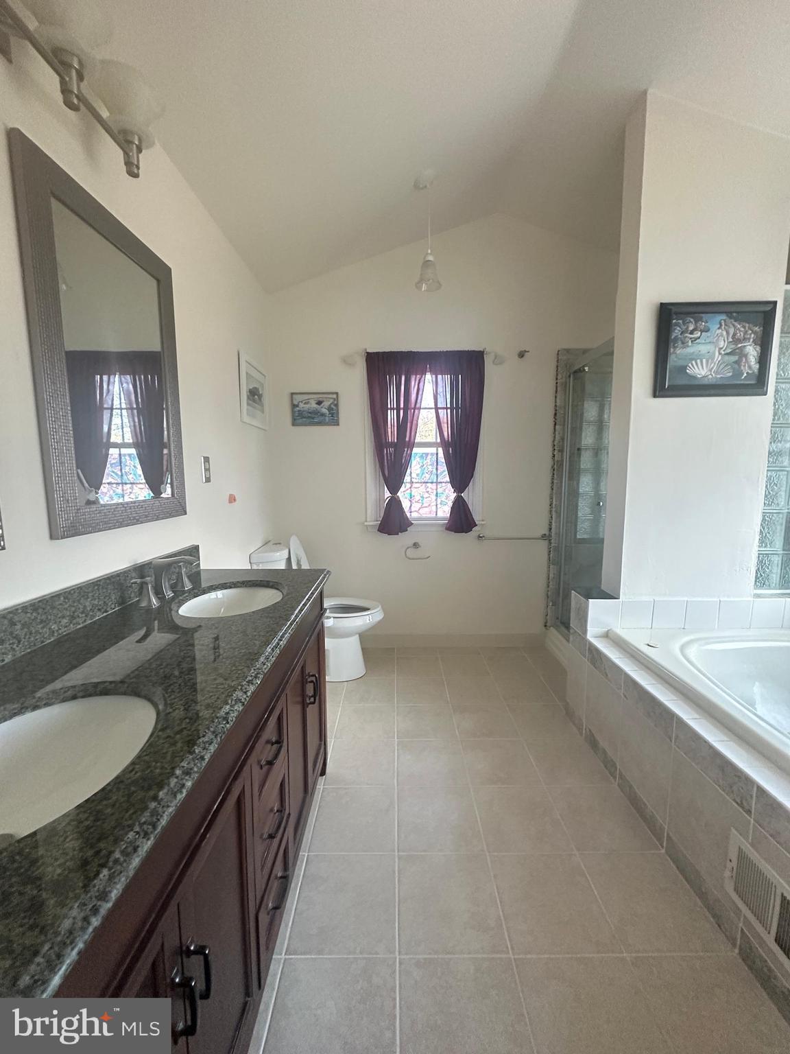 TWIN HILLS - Residential