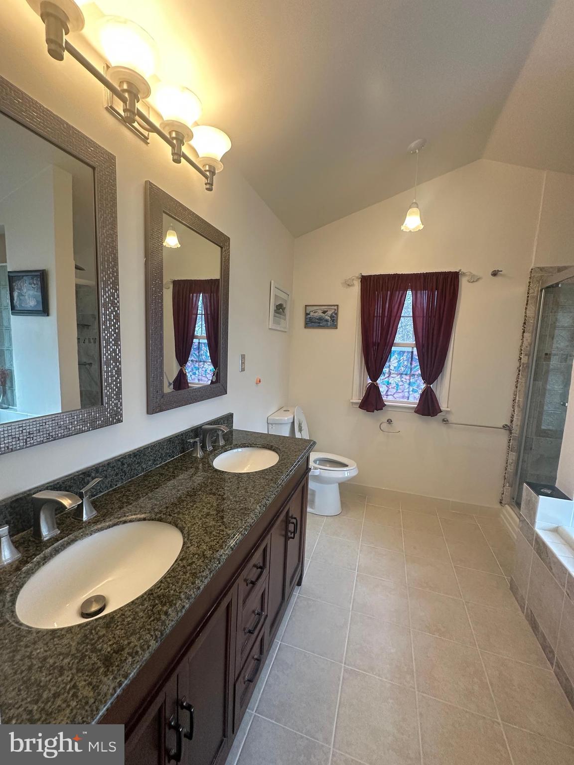 TWIN HILLS - Residential