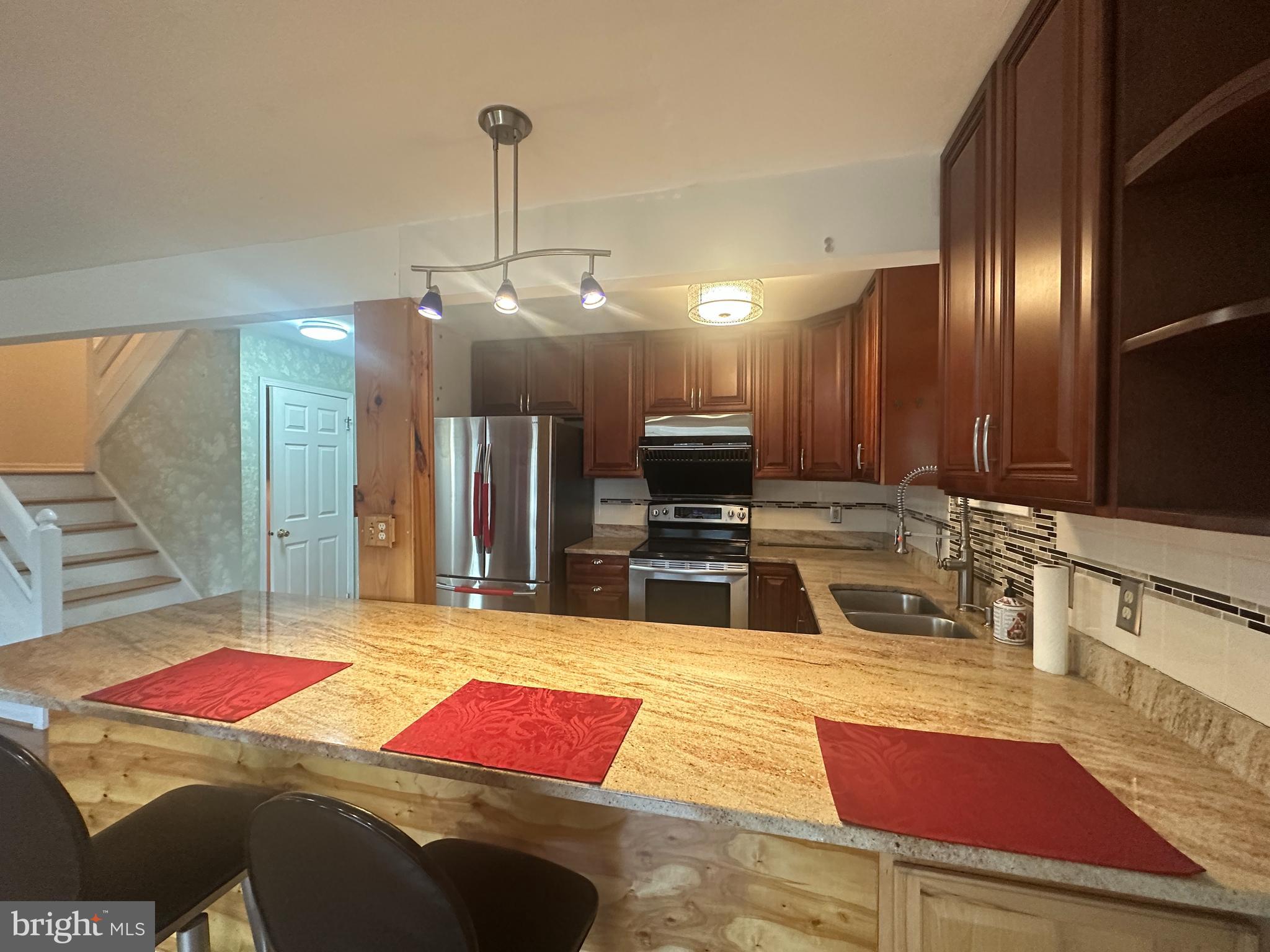 TWIN HILLS - Residential