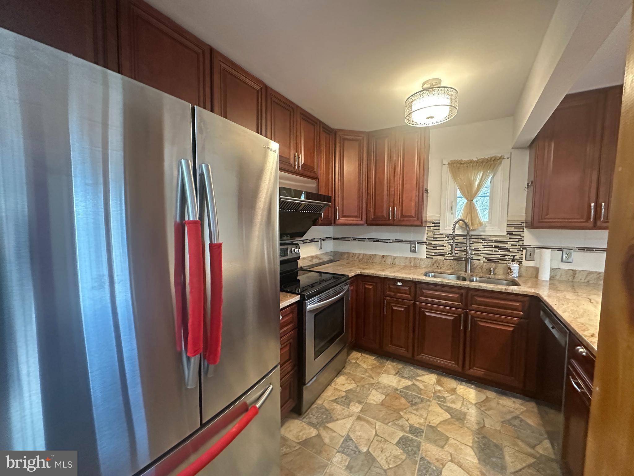 TWIN HILLS - Residential