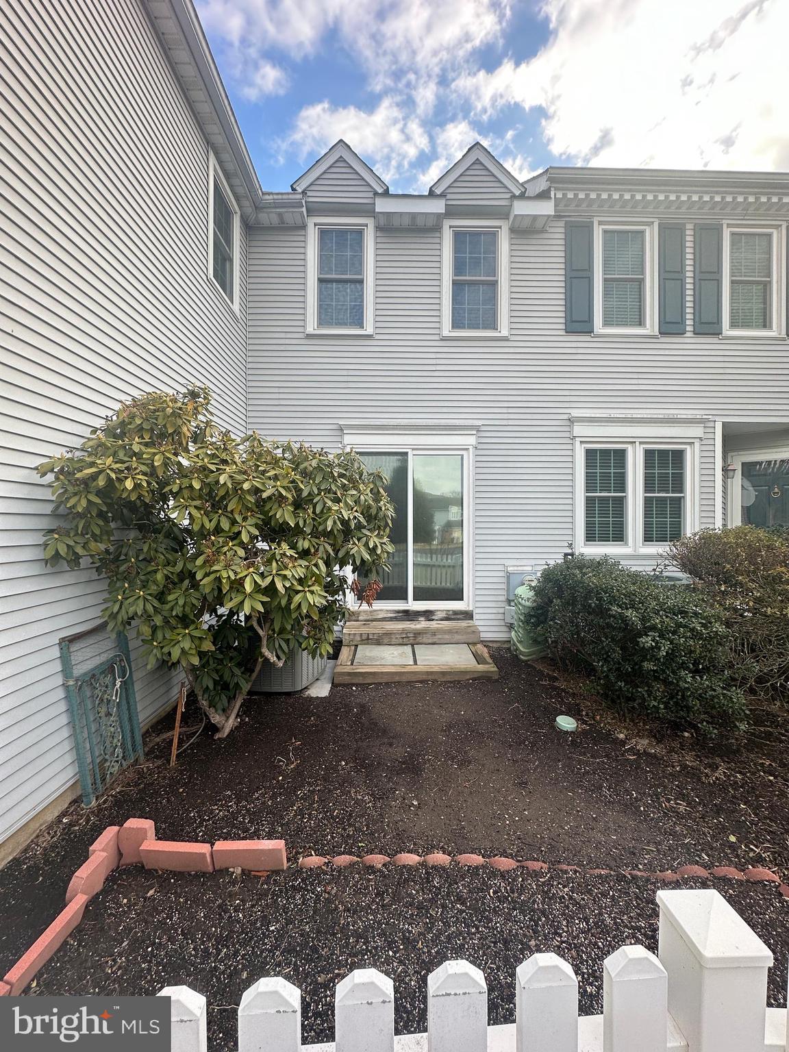 TWIN HILLS - Residential