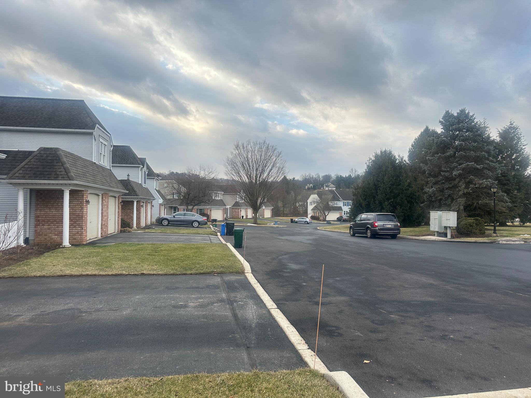 TWIN HILLS - Residential