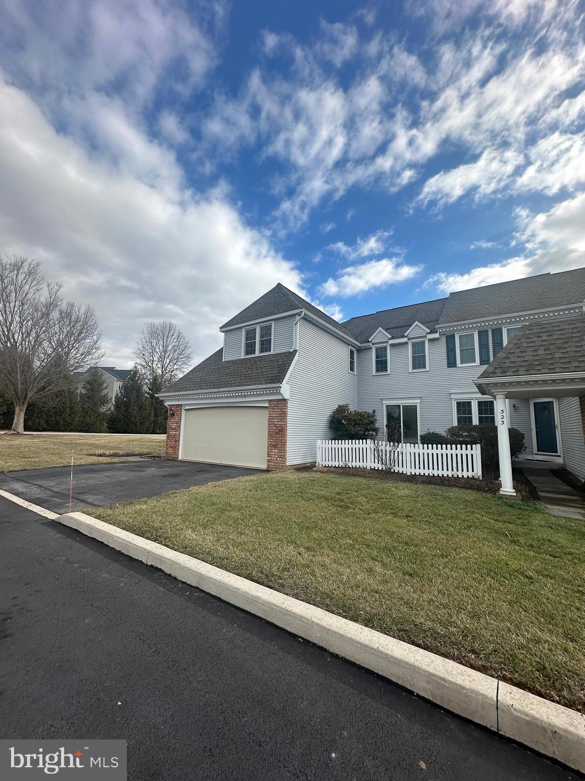 TWIN HILLS - Residential